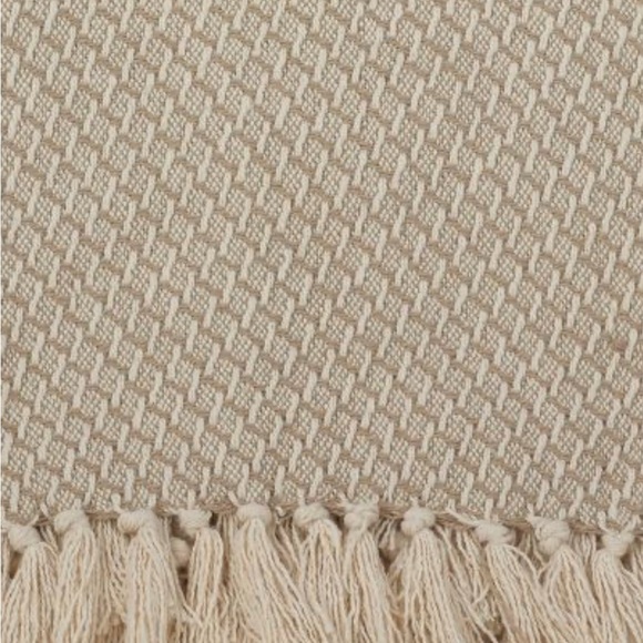 50"x60" Classic Tassel Trim Throw Blanket Beige - Saro Lifestyle - New - Picture 2 of 5